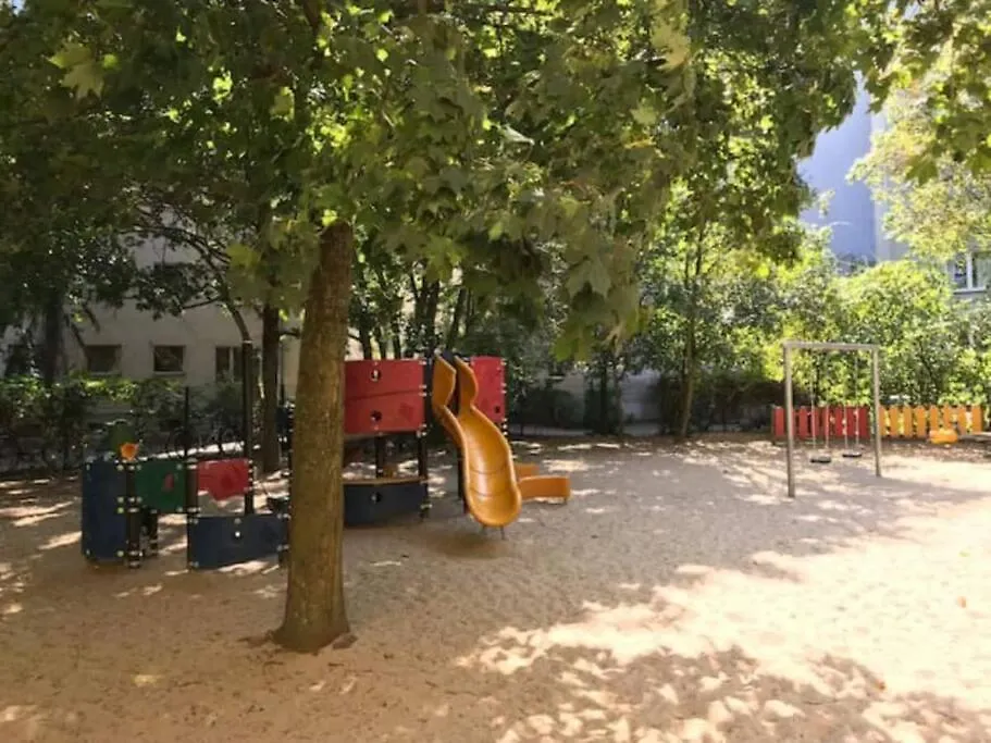 Designer Central Apartment With Parking & Terrace Berlin